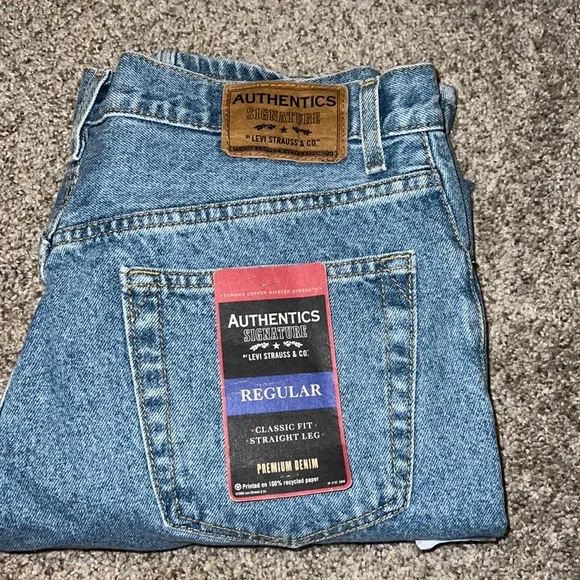 AUTHENTIC LEVI’S - Picture 2 of 6